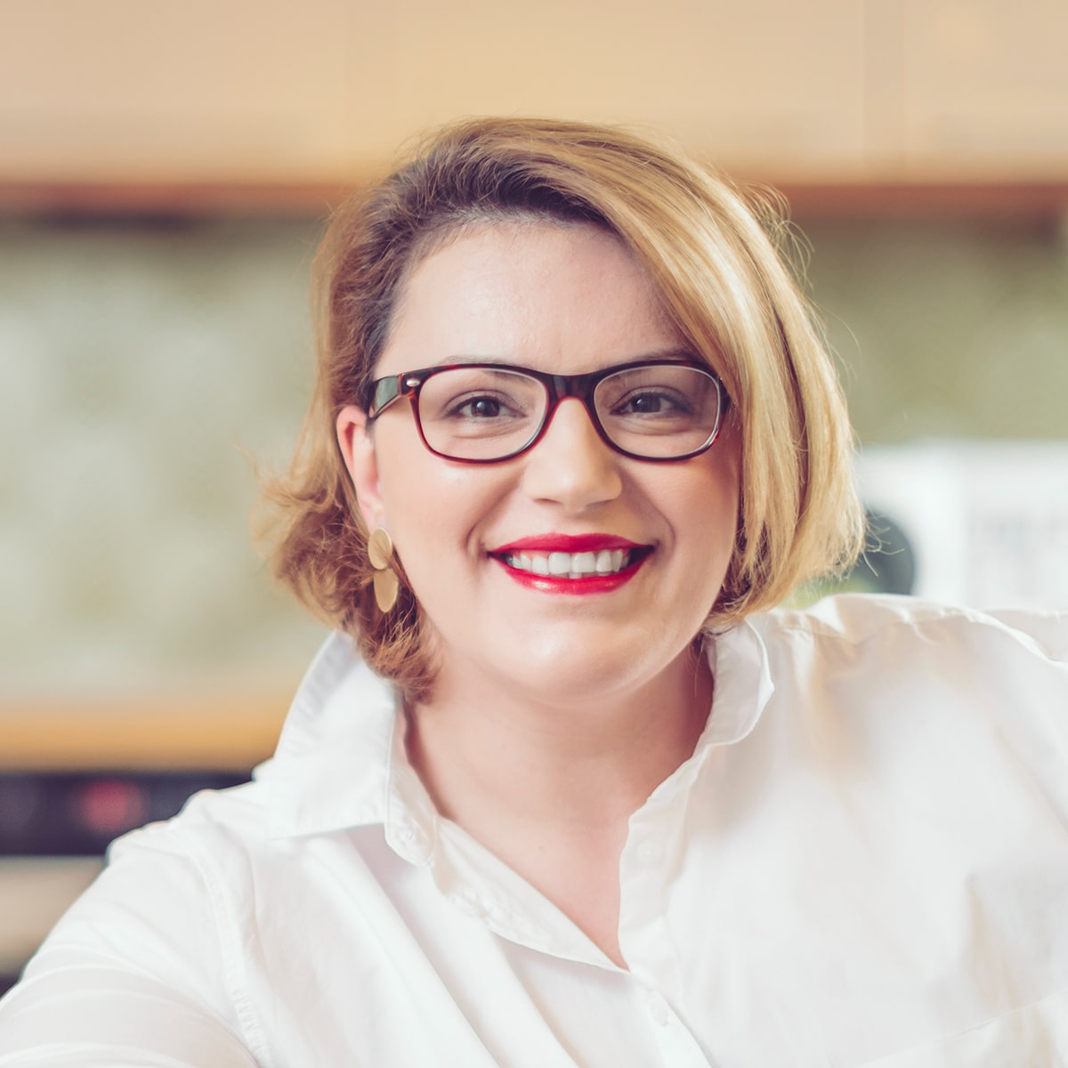 Woman wearing white smiling